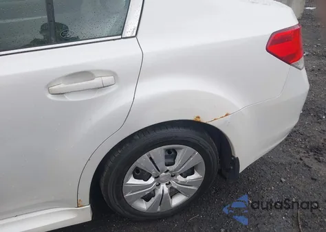 2011 Subaru Legacy 2.5I z USA, uszkodzony, nr VIN 4S3BMBA60B3263991